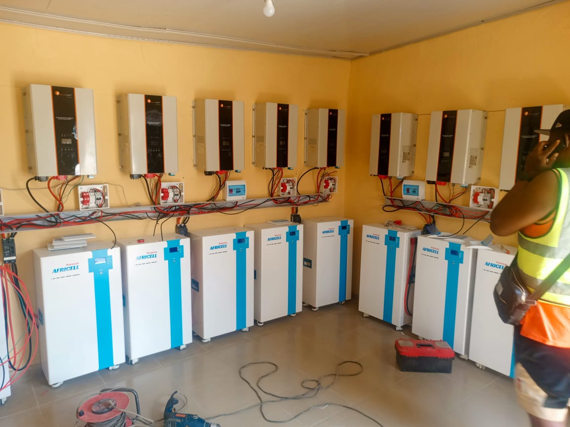 Solar inverter and battery installation